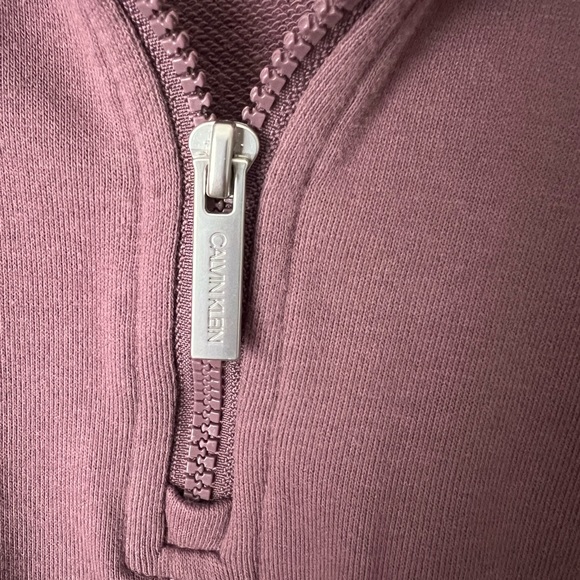 Calvin Klein Cropped Adjustable Waist 1/2 Zip
Logo Sleeve Sweatshirt Size S/CH - Picture 3 of 8